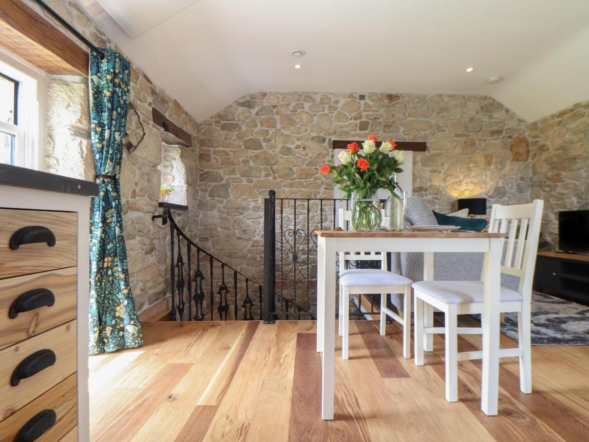 Вилла The Hayloft Хелстон Экстерьер фото